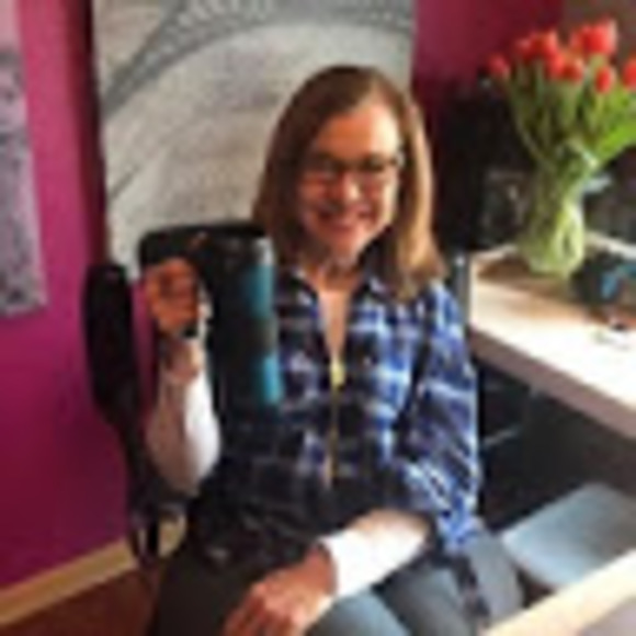 Meet your Posher, Tiffany - Picture 1 of 1